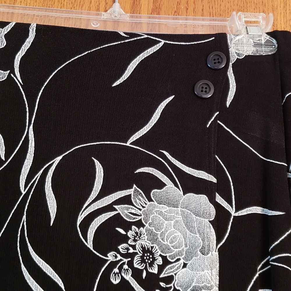Stunning 2 Pc. Floor Length Floral Skirt and Top - Ladies Sz M - Picture 6 of 8